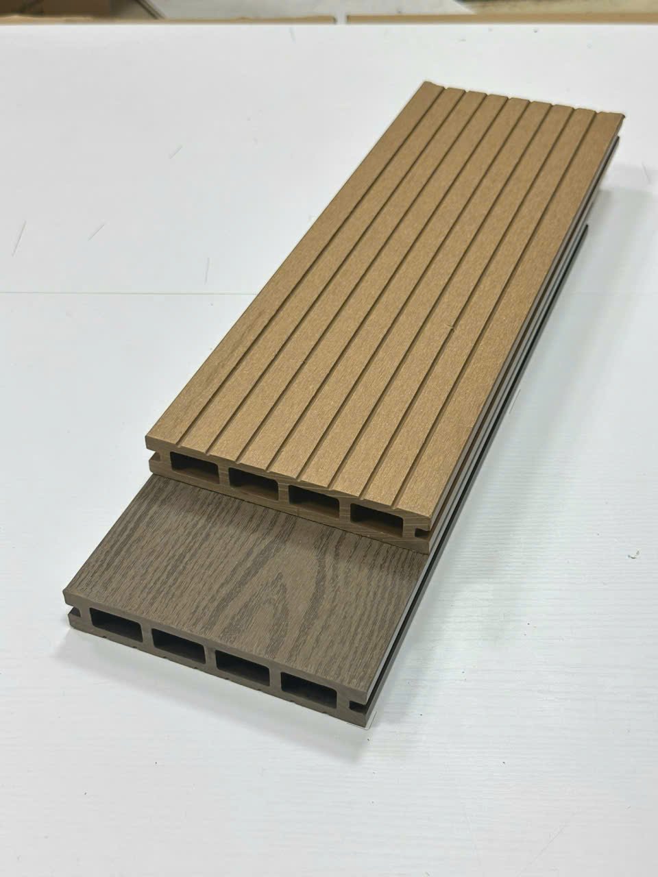 Sàn 1 lớp PE lỗ vuông MG140V25 vân 2D - album 1