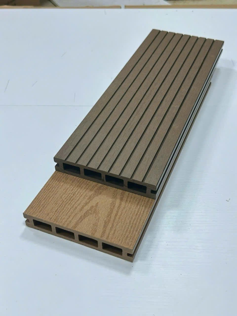Sàn 1 lớp PE lỗ vuông MG140V25 vân 2D - album 2